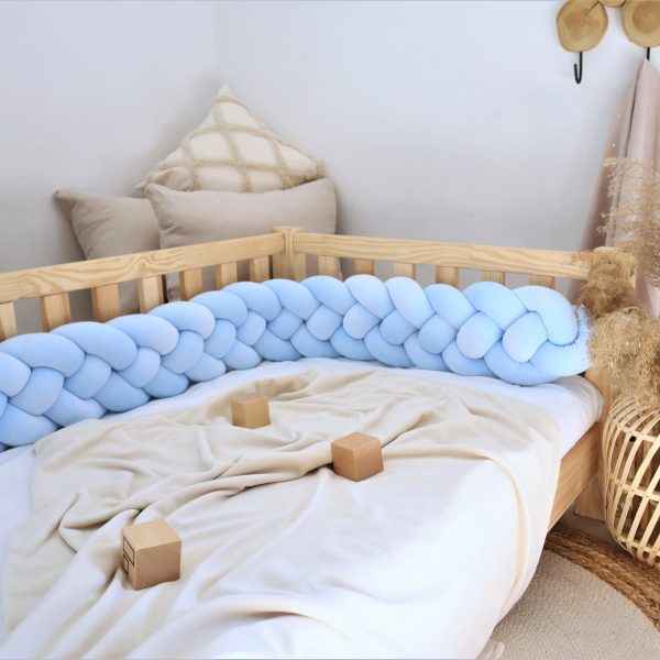 Ochraniacz do łóżeczka 4 pasma w kolorze Baby Blue